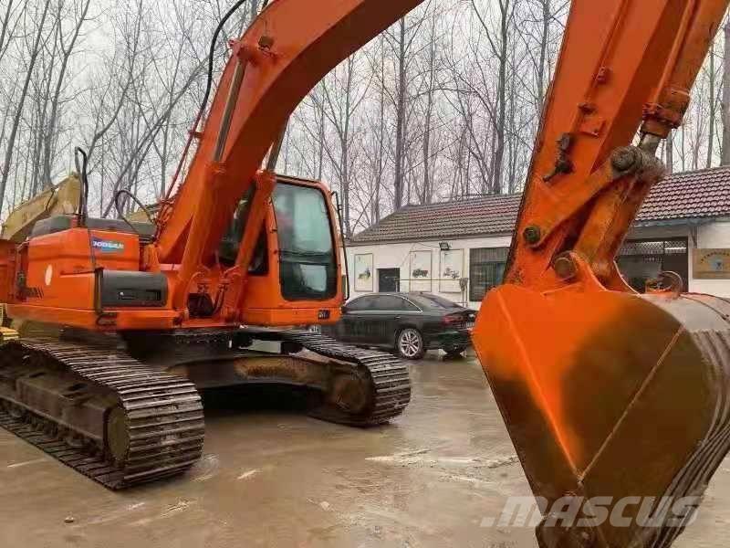 Doosan DX300LC Roomikekskavaatorid