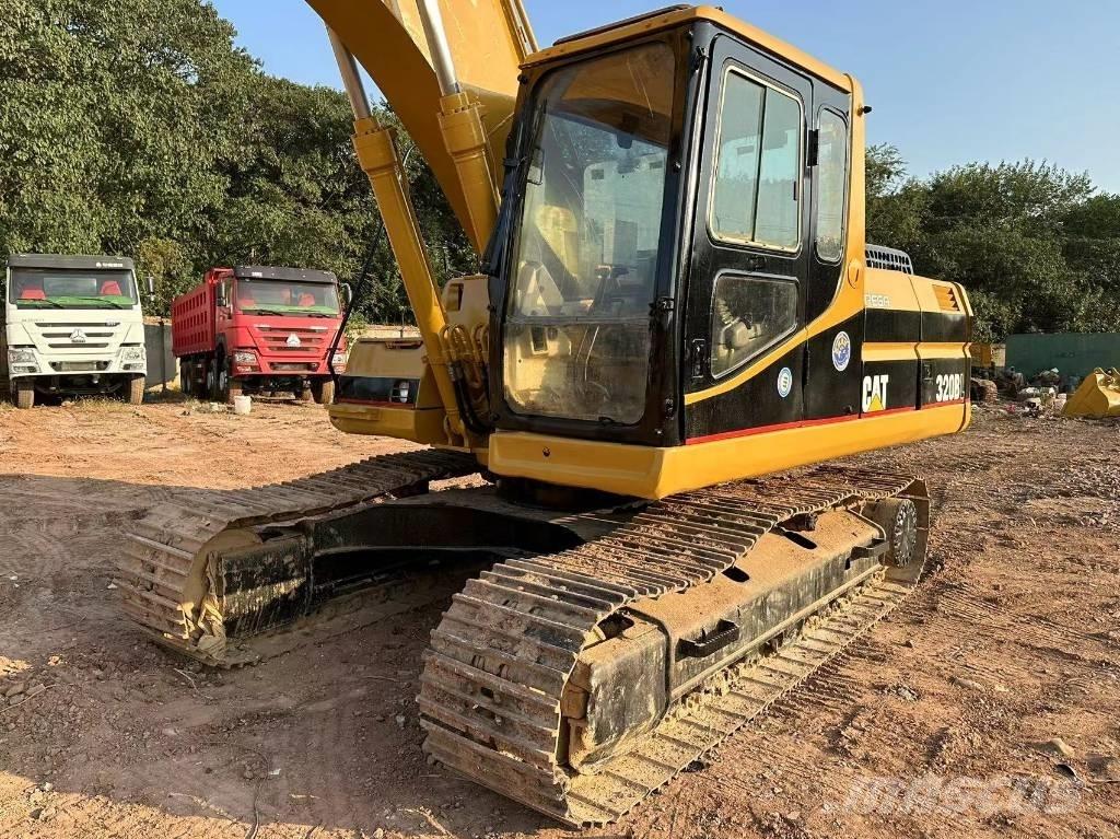 CAT 320 B Roomikekskavaatorid