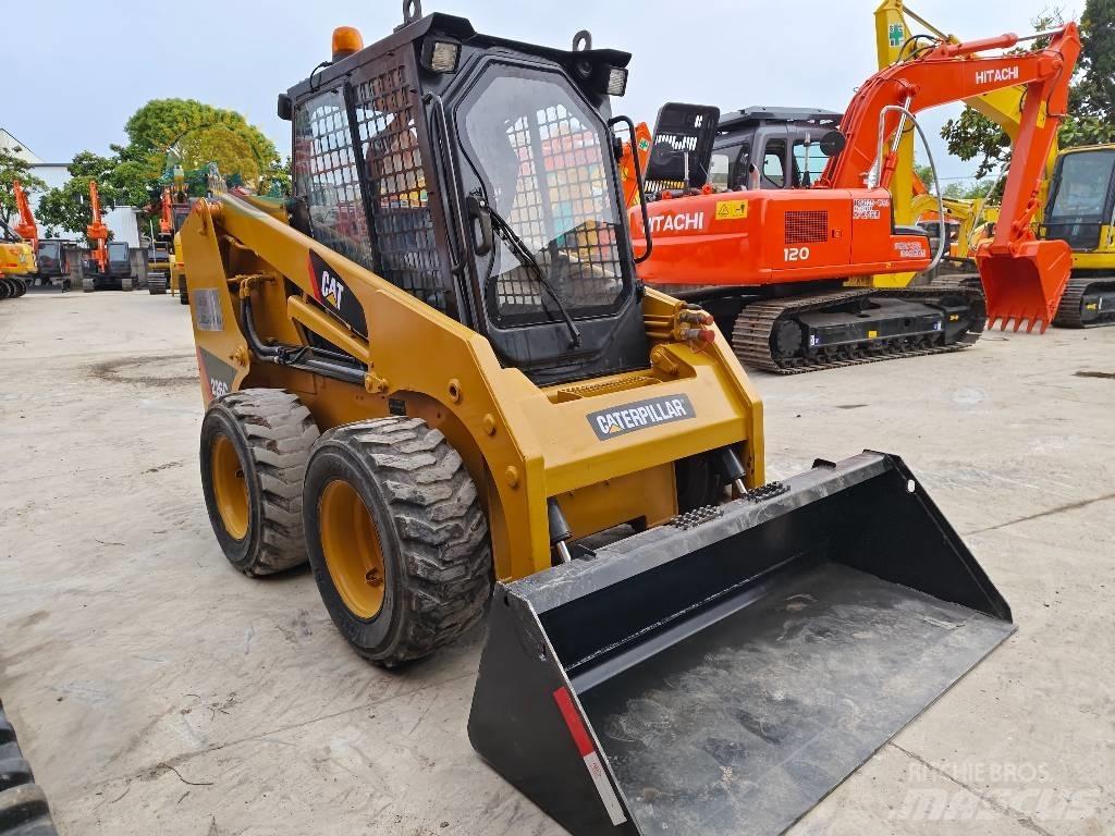 CAT 226 C Kompaktlaadurid