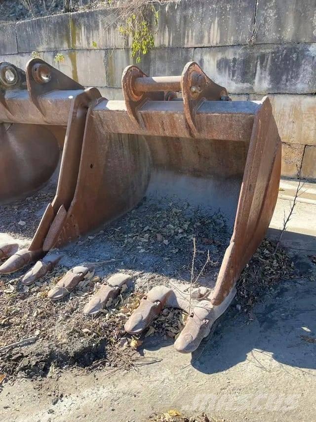Komatsu PC 400 Roomikekskavaatorid