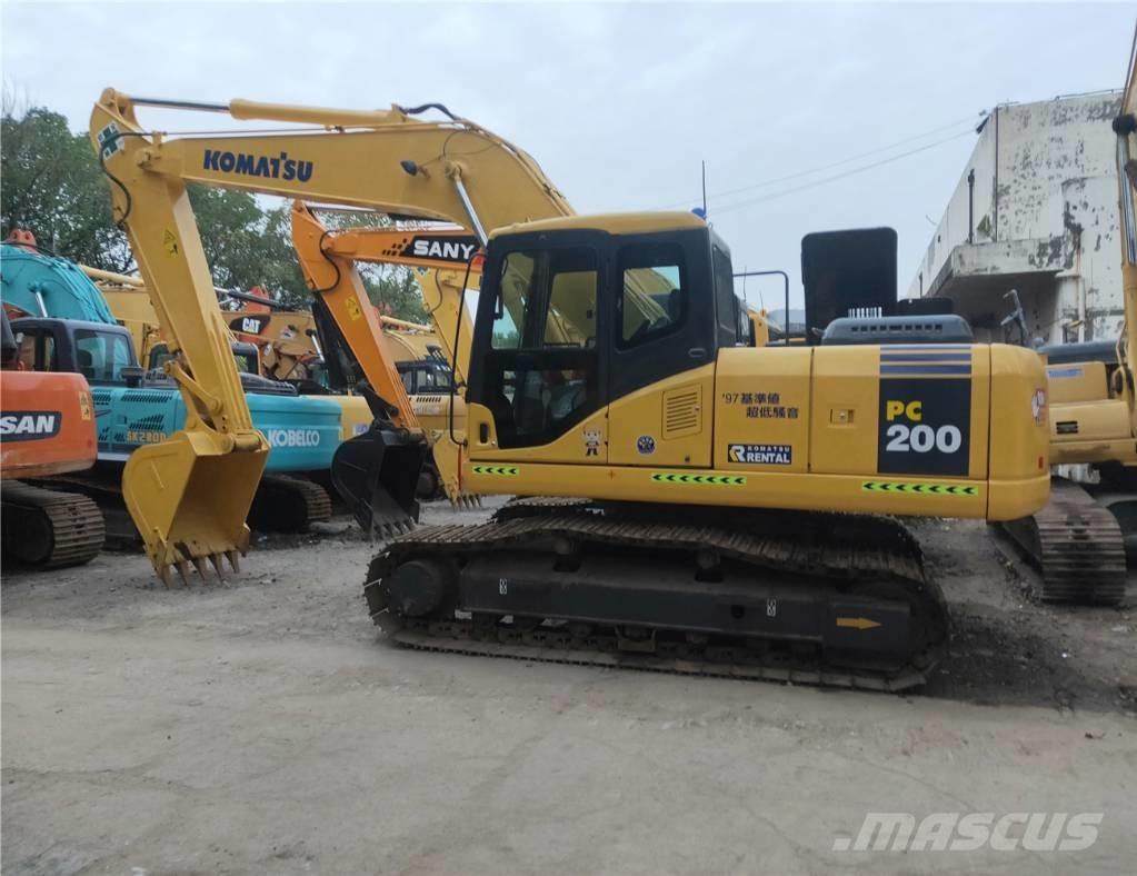 Komatsu PC200-7 Roomikekskavaatorid