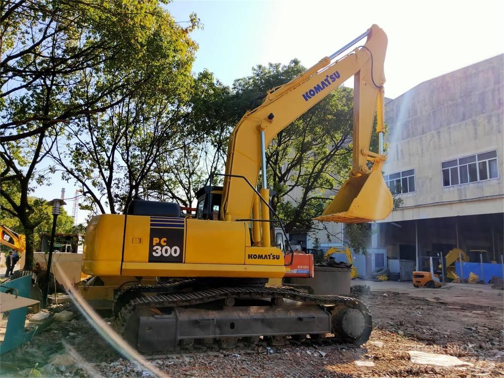 Komatsu PC 300-7 Roomikekskavaatorid