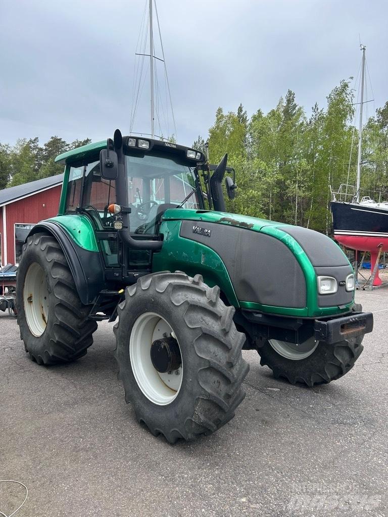 Valtra T 150 Traktorid