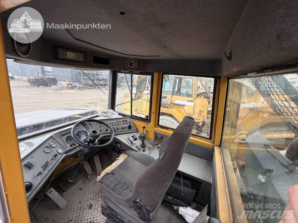 Volvo A 25 C Liigendraamiga pinnaseveokid