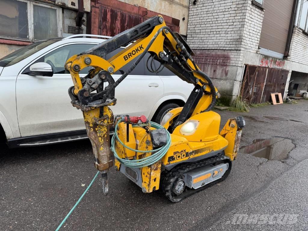 Brokk 100 Lammutusekskavaatorid