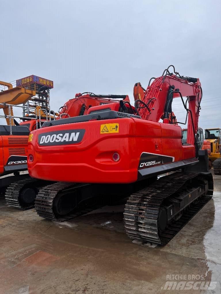 Doosan DX 225 LC-9 Roomikekskavaatorid