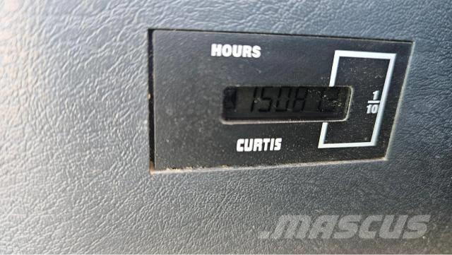 Hyundai Robex 300 LC Roomikekskavaatorid