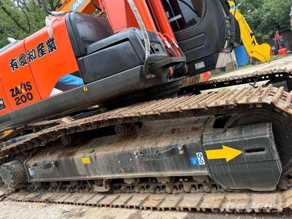 Hitachi ZX 200 Roomikekskavaatorid