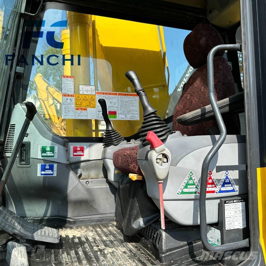 Komatsu PC 200-8 Roomikekskavaatorid