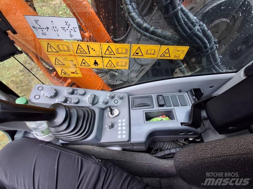 Hitachi ZX 225 US LC Roomikekskavaatorid