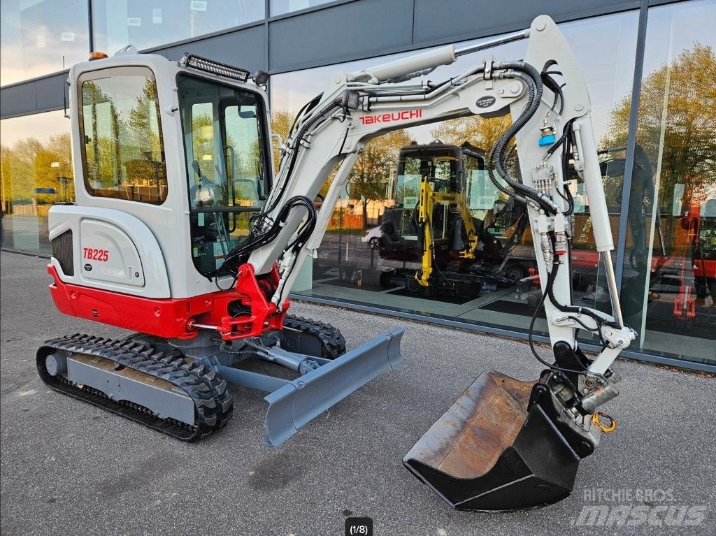 Takeuchi TB 225 Miniekskavaatorid < 7 t