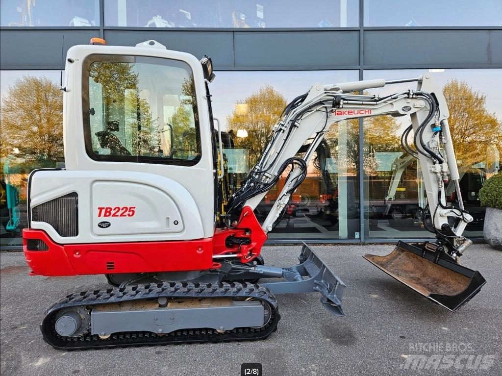 Takeuchi TB 225 Miniekskavaatorid < 7 t