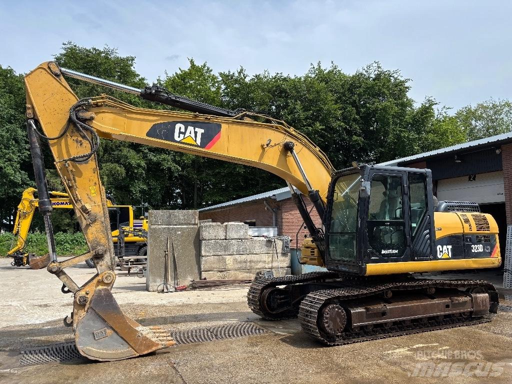 CAT 323 D LN Roomikekskavaatorid
