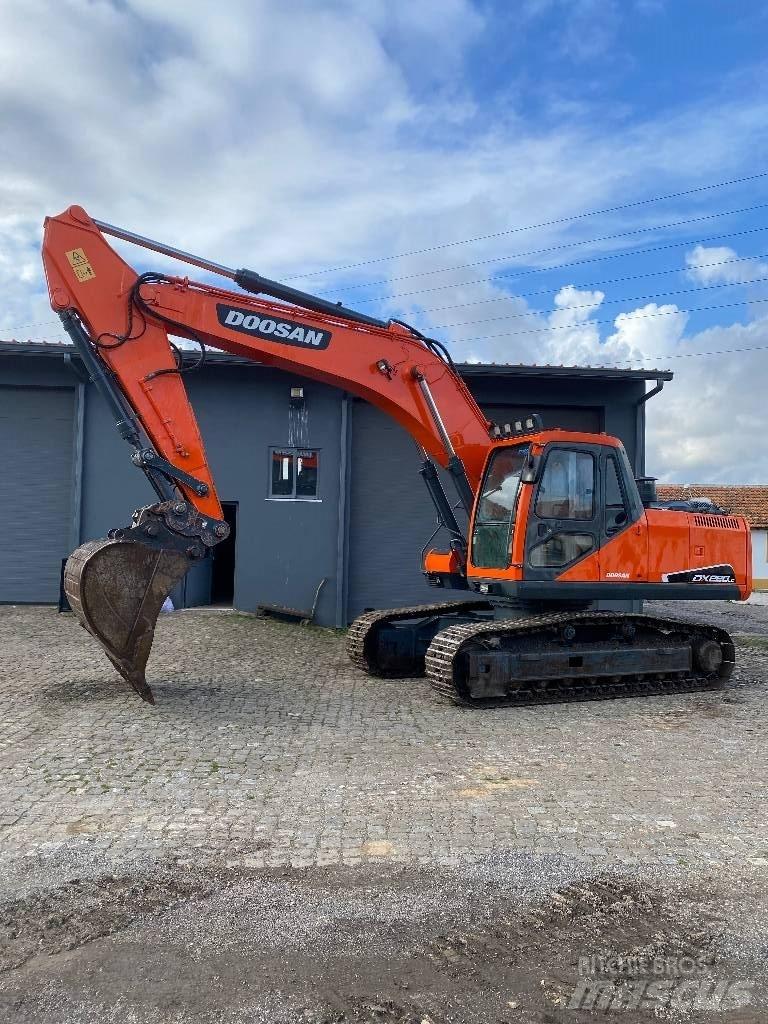 Doosan DX 220 NLC Roomikekskavaatorid