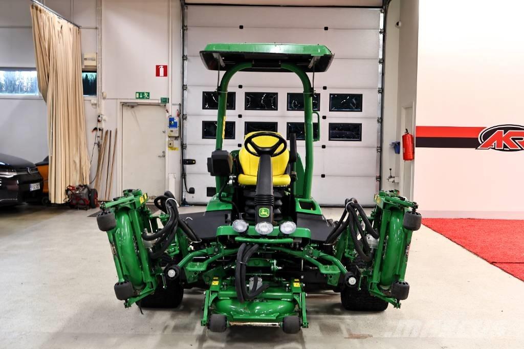 John Deere 9009 A Muud golfiväljaku niidukid
