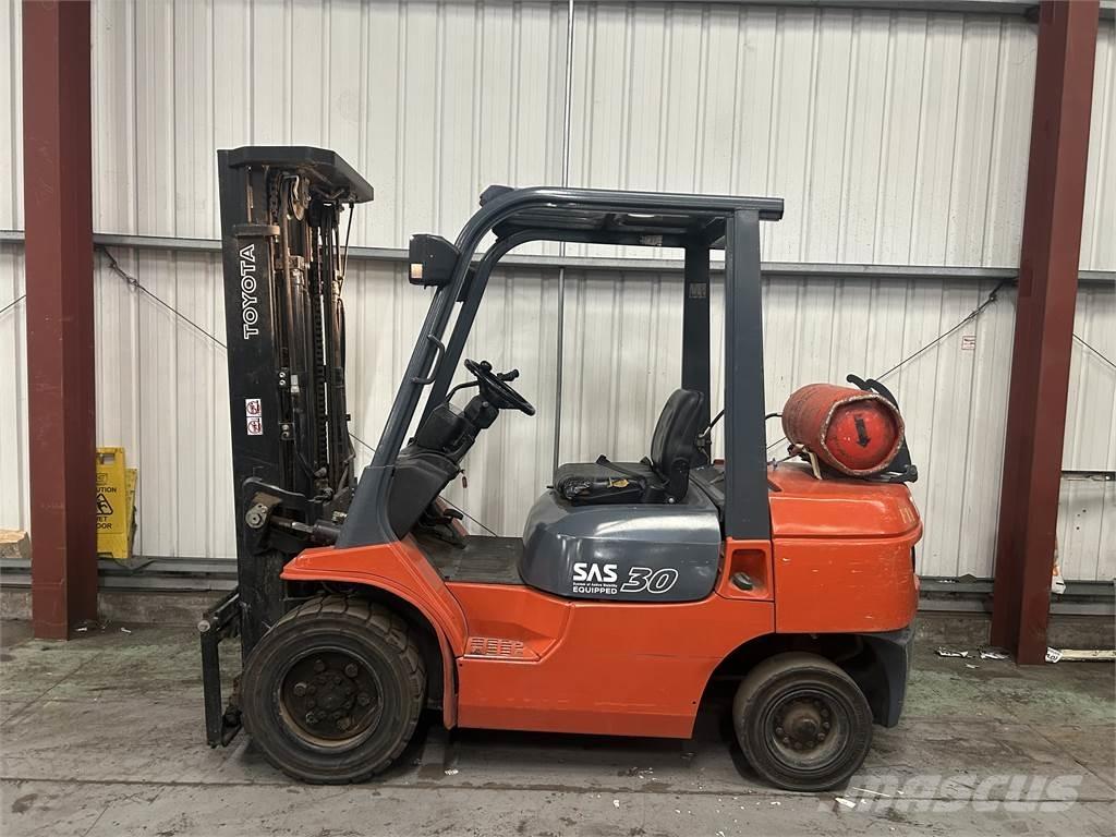 Toyota 7FGF30 Gaasitõstukid