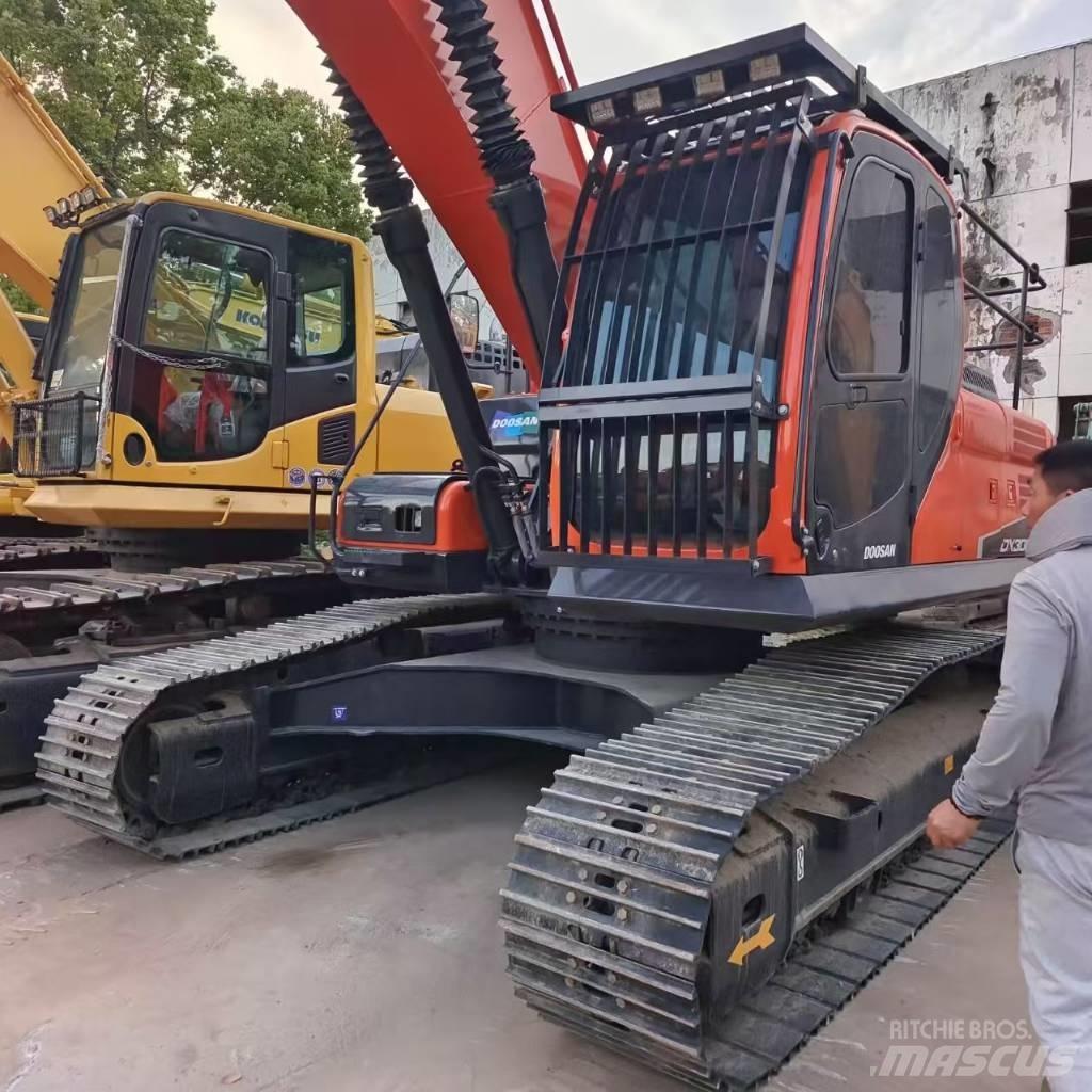 Doosan DX 300 LC Roomikekskavaatorid