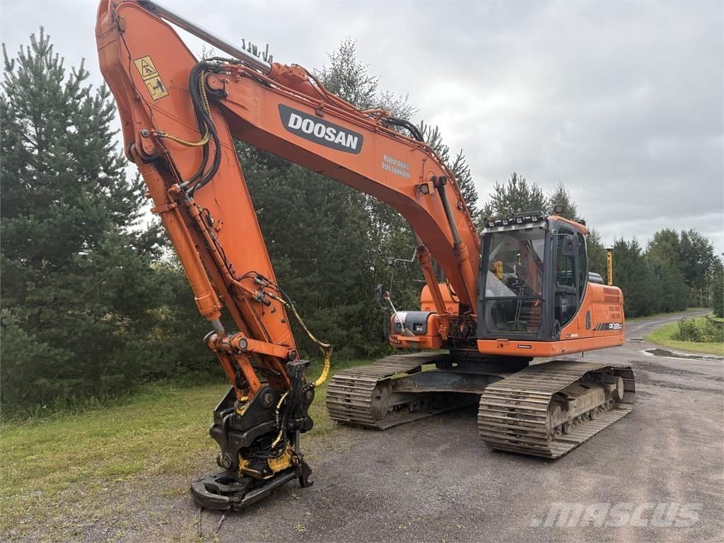Doosan DX225LC-3 Roomikekskavaatorid