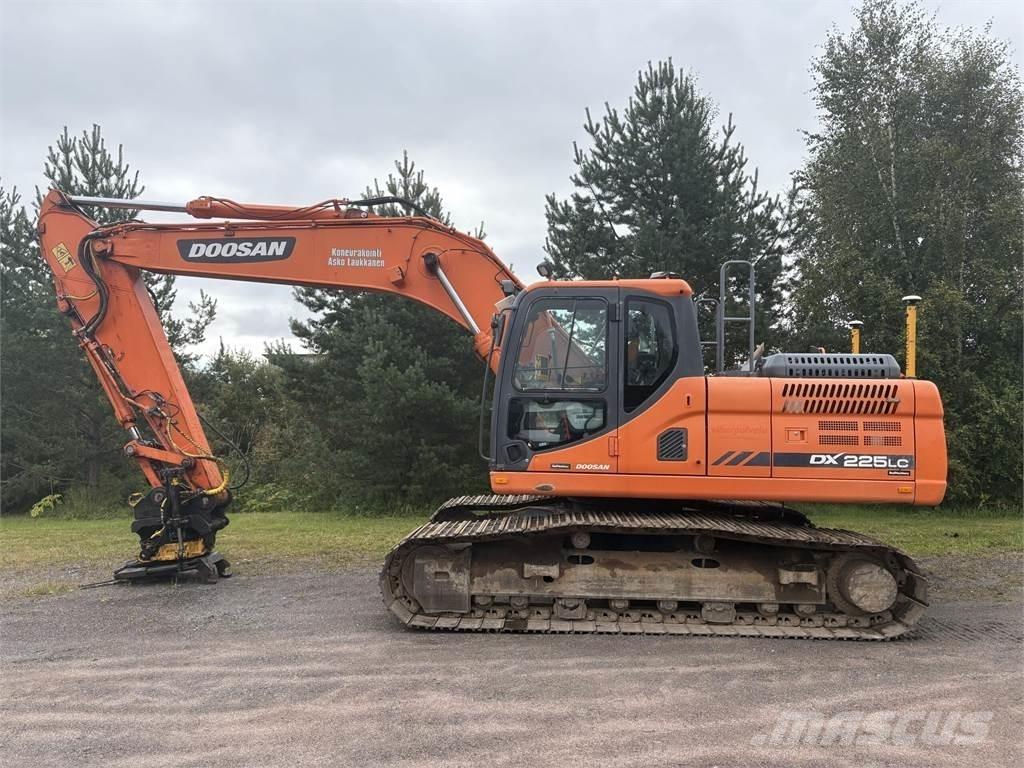 Doosan DX225LC-3 Roomikekskavaatorid