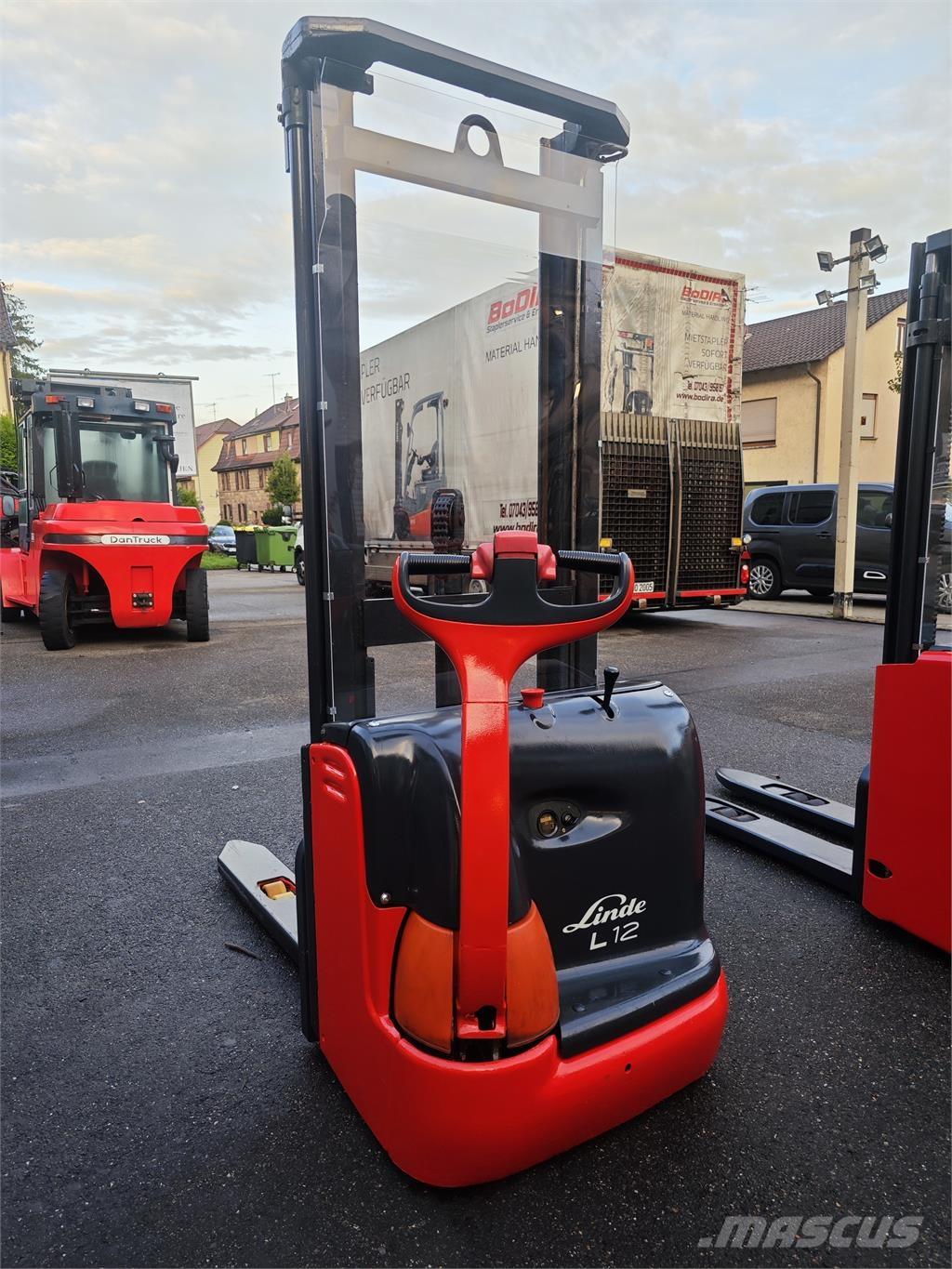 Linde L 12 Platvormiga virnastajad