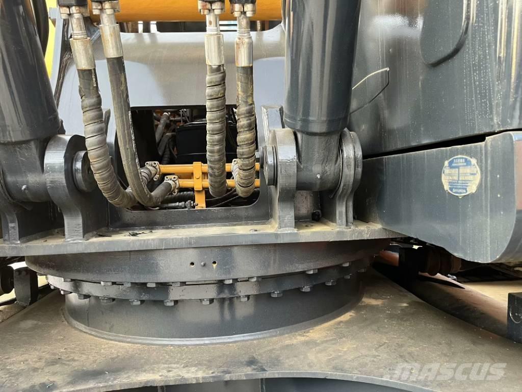 Hyundai 305 LC-9T Roomikekskavaatorid