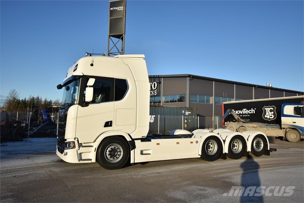 Scania R590 8X4 Raamautod