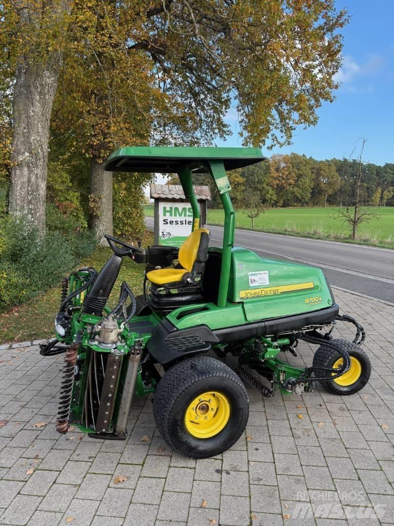 John Deere 8700 A Fairway niidukid