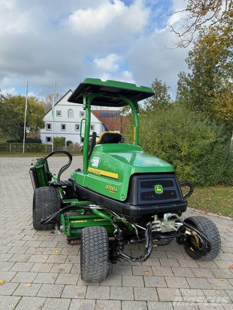 John Deere 8700 A Fairway niidukid
