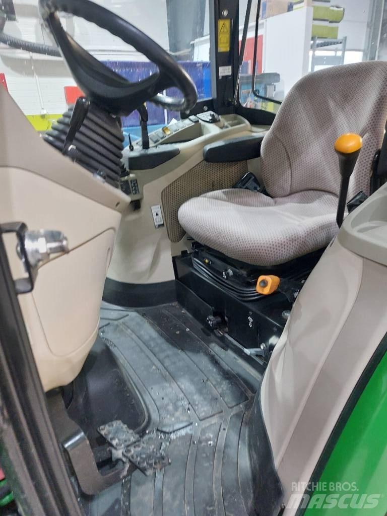 John Deere 3046 R Traktorid
