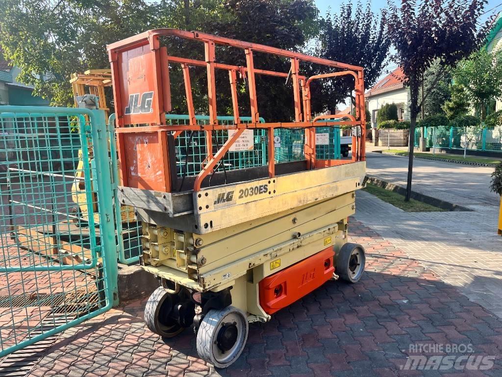 JLG 2030ES     V-3450 Vertikaalsed mast tõstukid