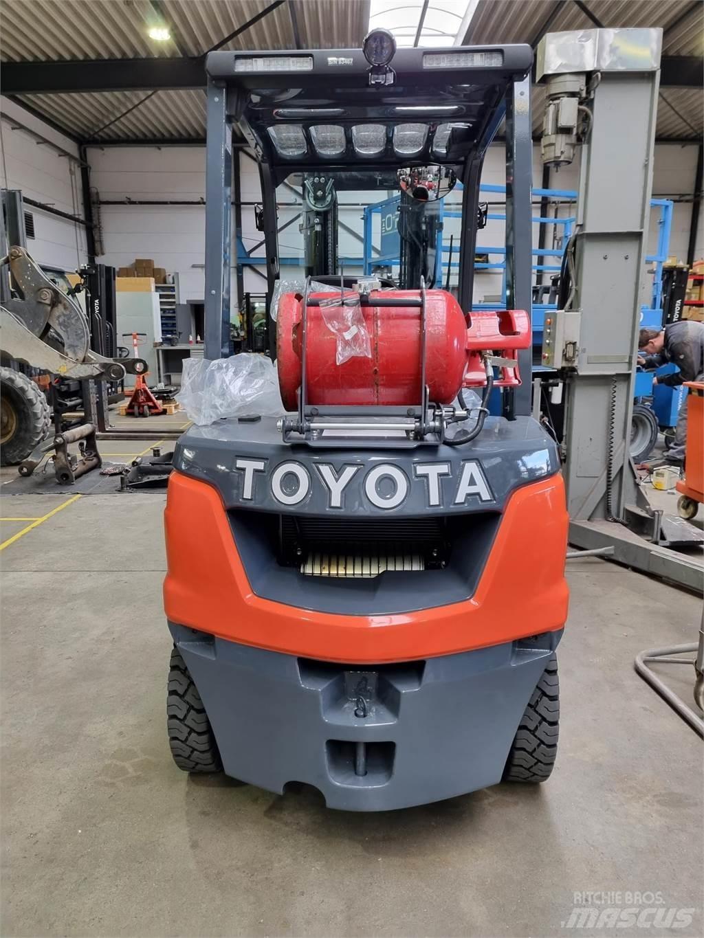 Toyota 02-8FGF25 Gaasitõstukid