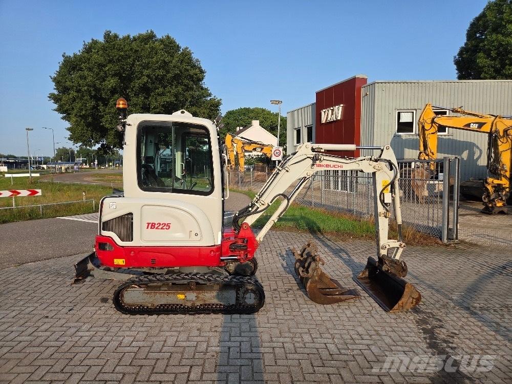Takeuchi TB225 Miniekskavaatorid < 7 t