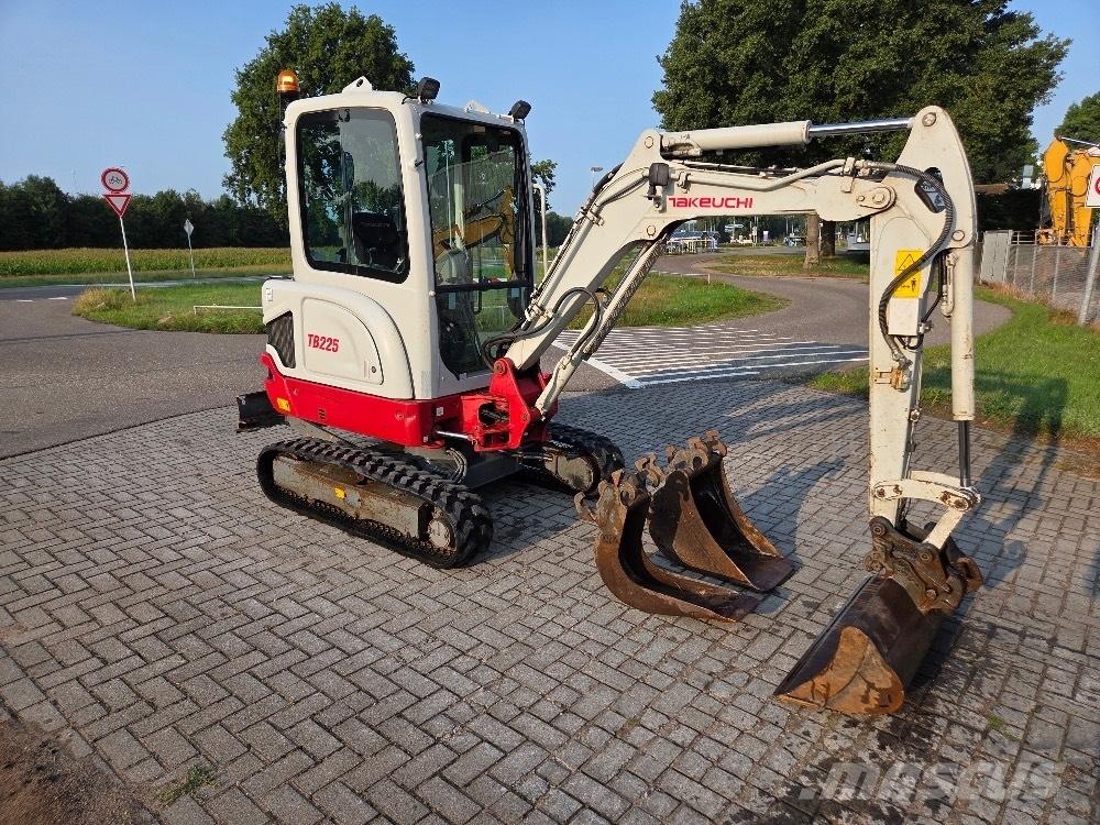 Takeuchi TB225 Miniekskavaatorid < 7 t
