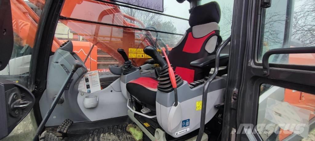 Hitachi ZX210LC-5 Roomikekskavaatorid