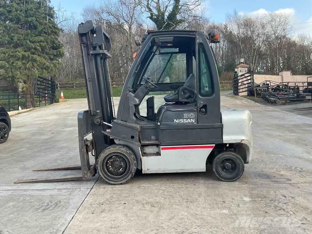 Nissan 30 Forklift Teleskooplaadurid