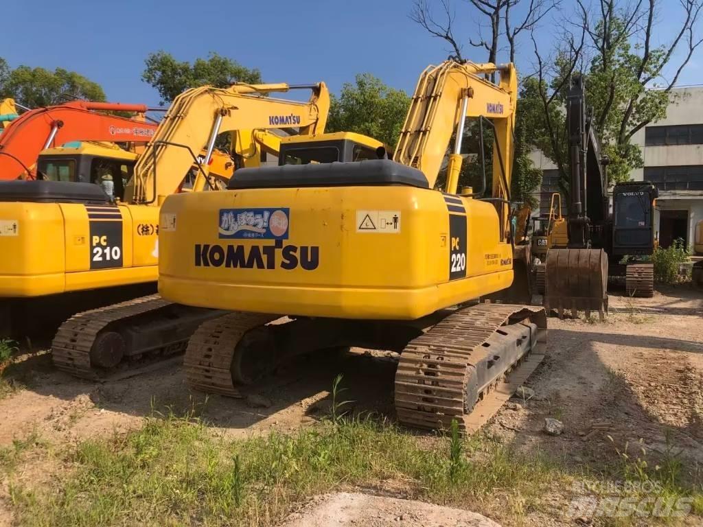 Komatsu PC220-7 Roomikekskavaatorid