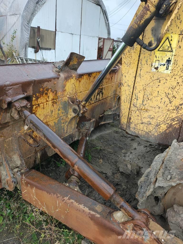 Komatsu DX 65EX-15 Buldooserid