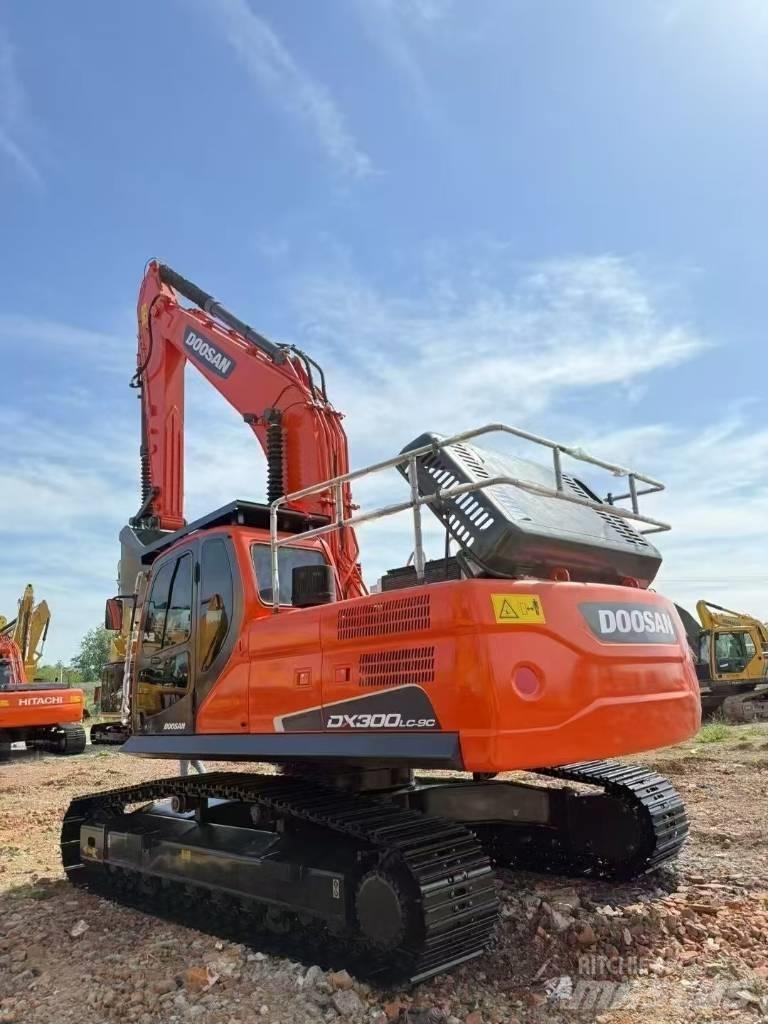 Doosan DX300LC-9C Roomikekskavaatorid