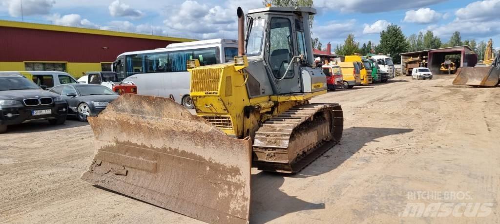 Komatsu D 41 E-6 Buldooserid