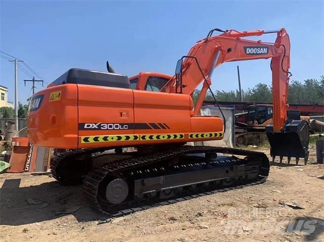 Doosan DX 300 LC Roomikekskavaatorid