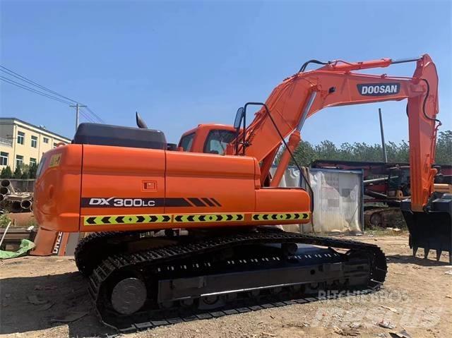 Doosan DX 300 LC Roomikekskavaatorid