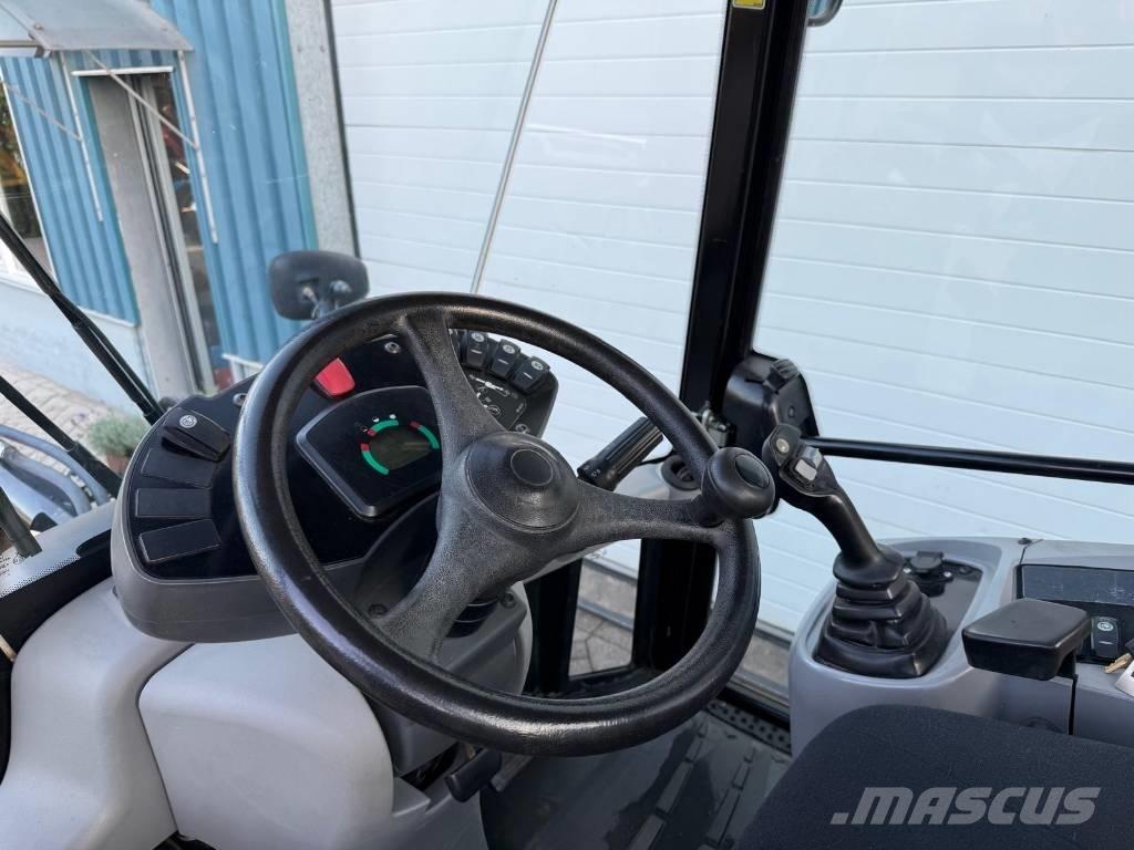 CAT 907 H Rataslaadurid