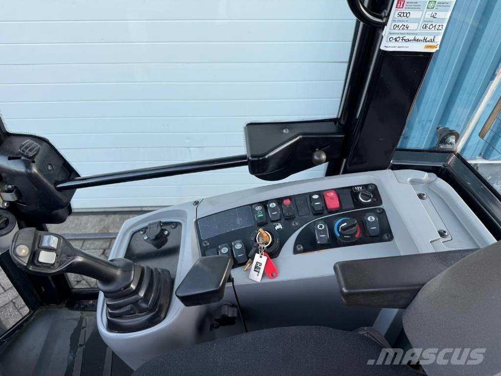 CAT 907 H Rataslaadurid