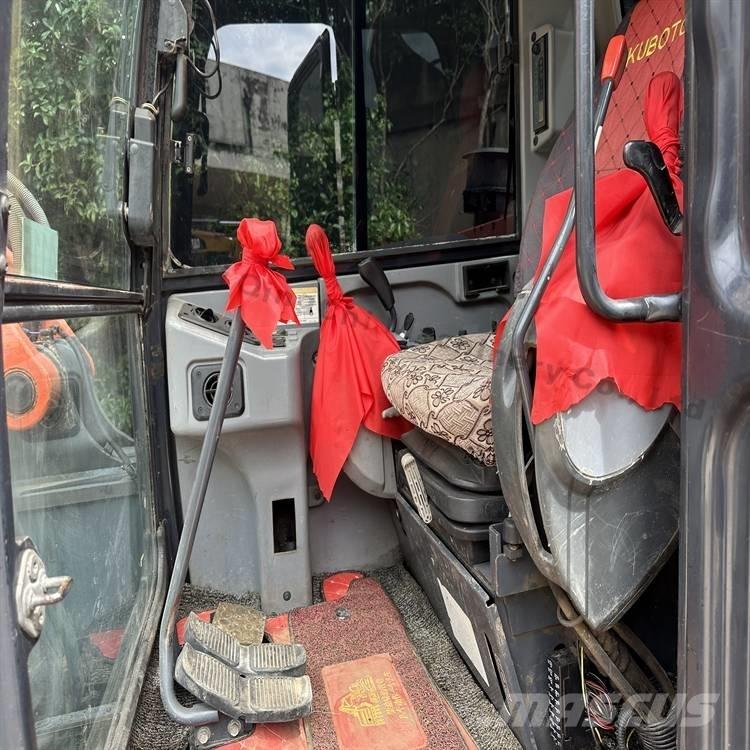 Kubota 183-3 Roomikekskavaatorid
