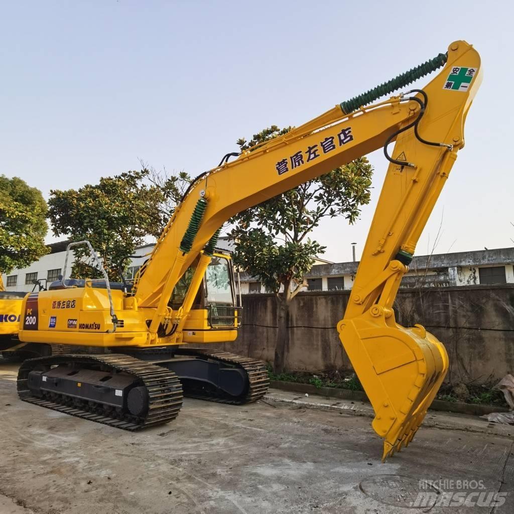 Komatsu PC 200-8 Roomikekskavaatorid