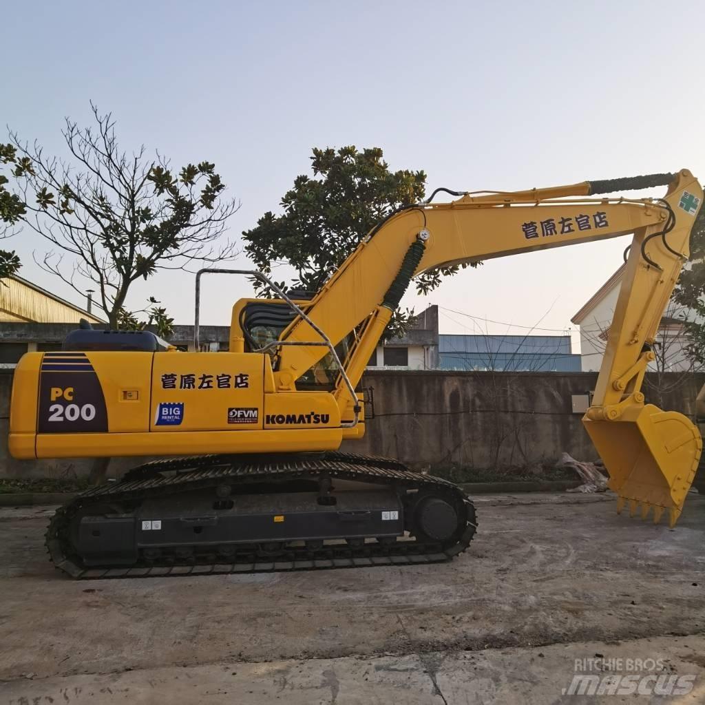 Komatsu PC 200-8 Roomikekskavaatorid