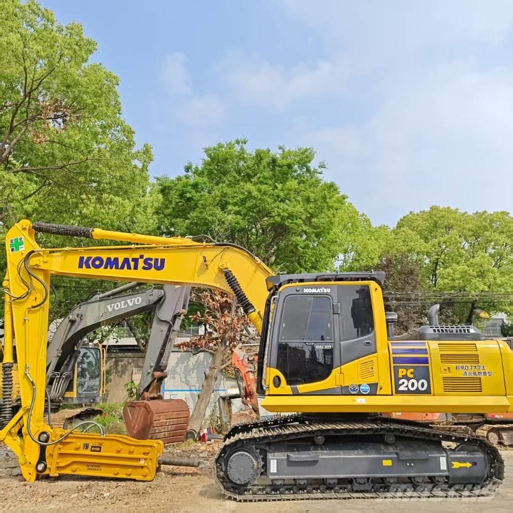 Komatsu PC 200 Roomikekskavaatorid