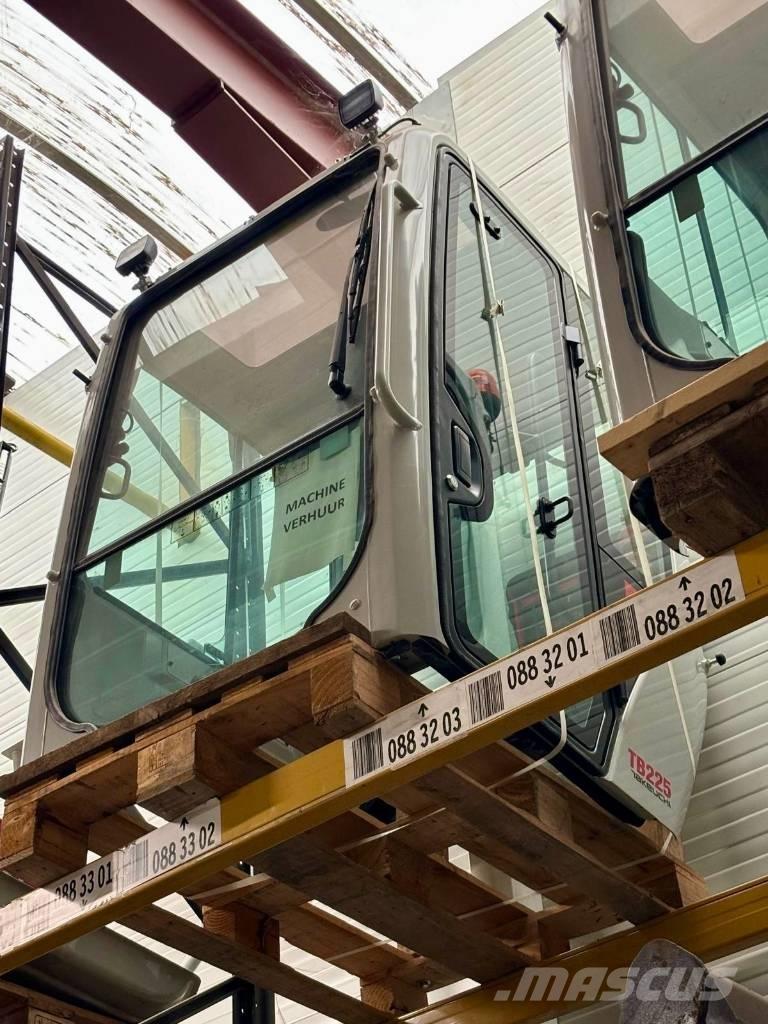 Takeuchi TB 225 Miniekskavaatorid < 7 t