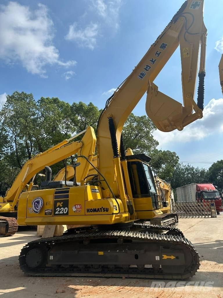 Komatsu PC 220-8 Roomikekskavaatorid