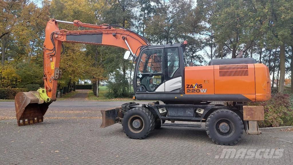 Hitachi ZX220W-5B Ratasekskavaatorid